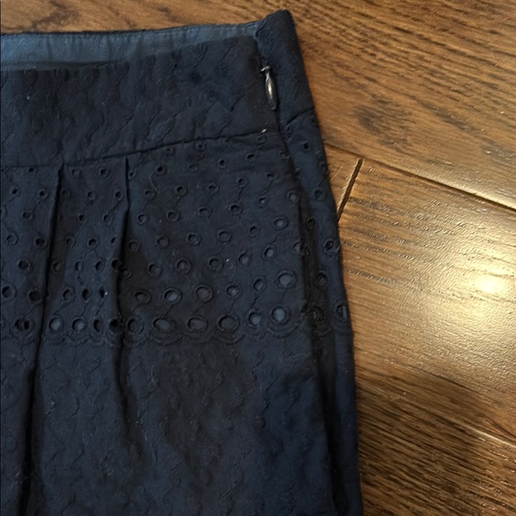 J Crew pleated side zip Women's Navy Eyelet Shorts - Picture 2 of 5
